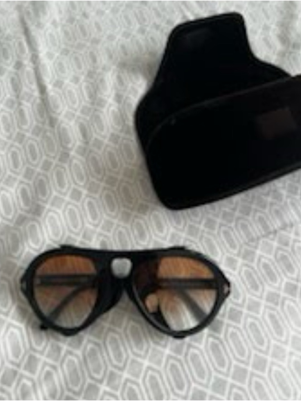 TOM FORDNeughman FT0882 (Color Code: 01B)